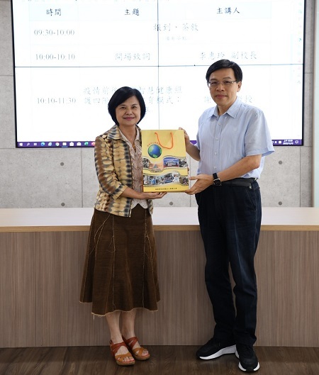 1115合照 謝楠楨講座教授(右)，李惠玲副校長(左)