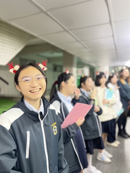 合唱團同學開心傳福音